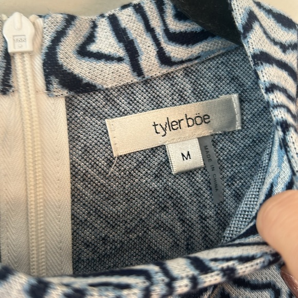 Tyler Boe Blue Patterned 3/4 Ruffle Sleeve Dress size Women’s Medium - Picture 3 of 8